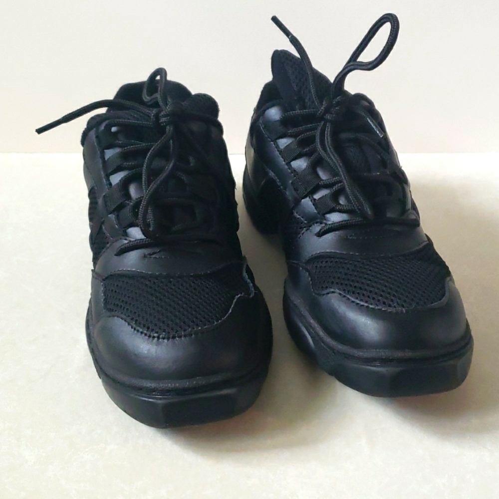 Jazz Dance Sneaker. Womans size 9